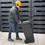 Bote de Basura 240 Lts. / 65 Galones color Negro - Imagen 8