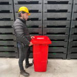 Bote de Basura 240 Lts. / 65 Galones color Rojo - Imagen 5