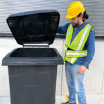 Bote de Plastico 360 Lts. / 95 Galones color Negro - Imagen 4