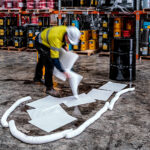 Kit Antiderrames Móvil 30 Galones con Contenedor de Plástico - Sólo Aceite - Imagen 4